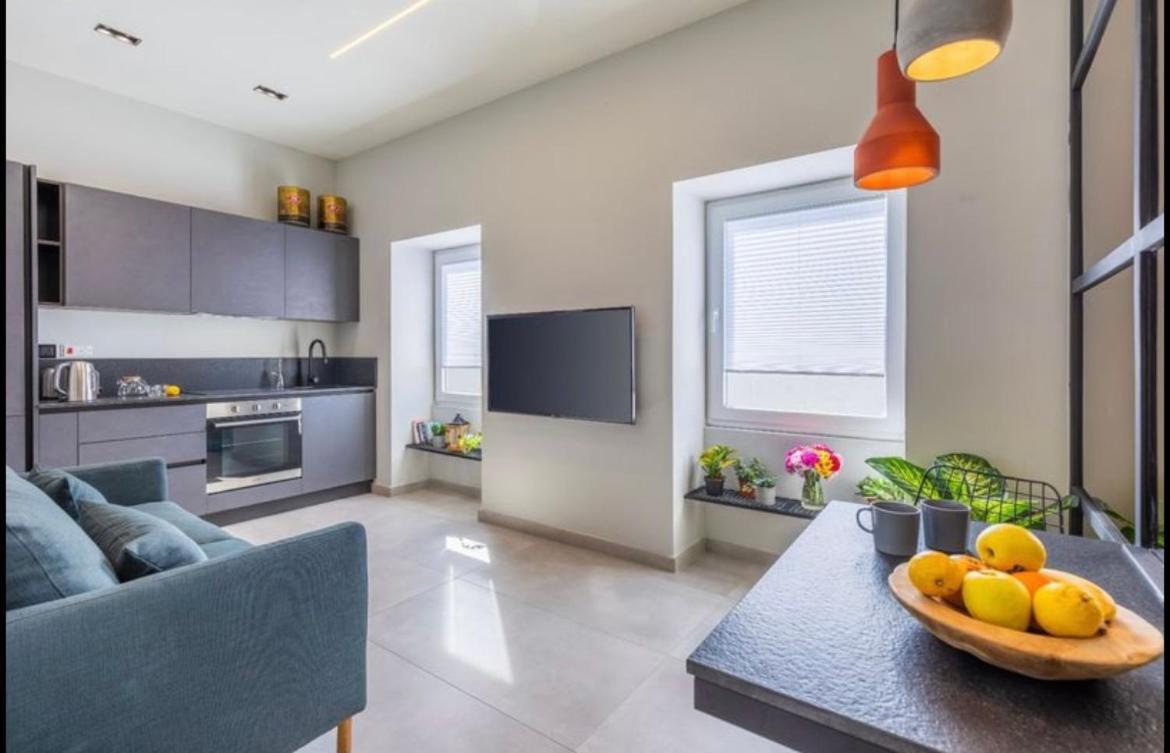 New - Designer Finished 1 Bedroom Apartment A 5 Minutes Ferry Away From Valletta มอสตา ภายนอก รูปภาพ