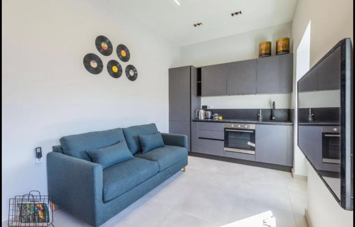 New - Designer Finished 1 Bedroom Apartment A 5 Minutes Ferry Away From Valletta มอสตา ภายนอก รูปภาพ